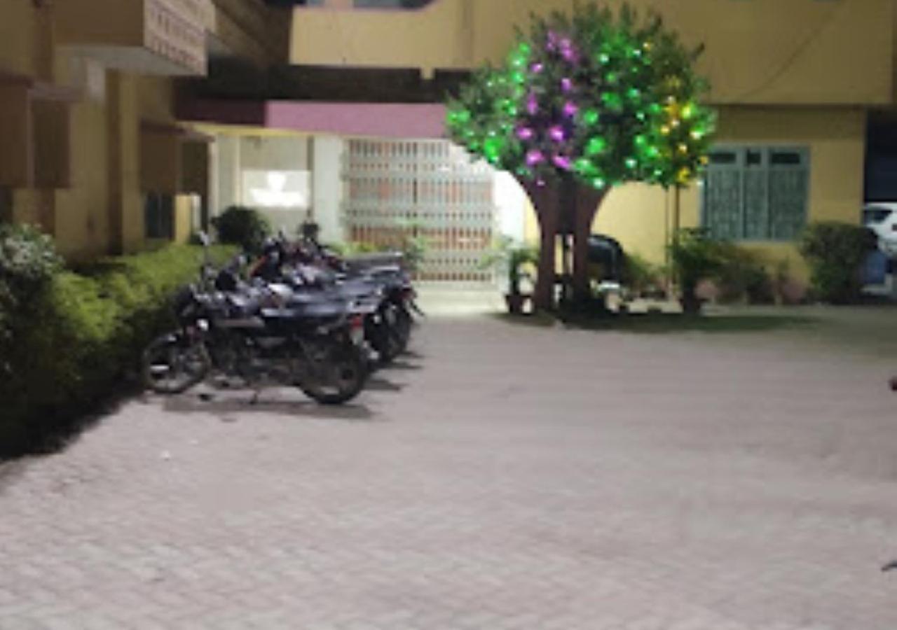 Vijieya Hotel Bihar Saharsa Buitenkant foto
